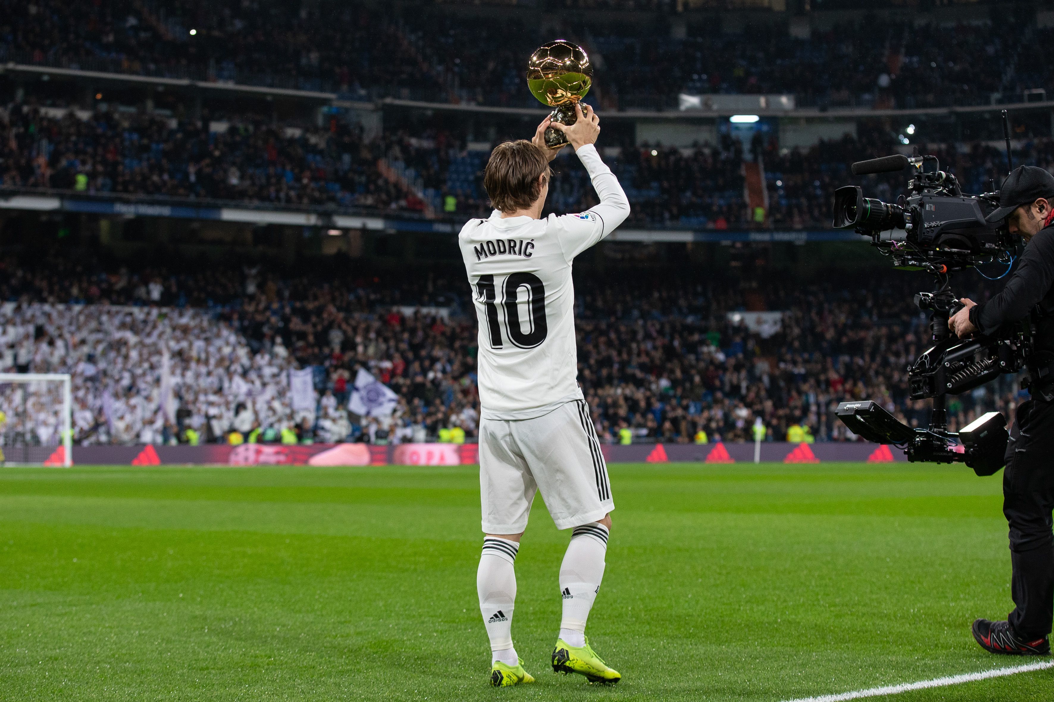 这次妙传太想贴海报了