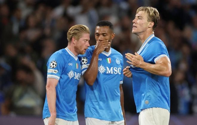 邮报：赫尔城客战斯托克城绝杀后挑衅主场球迷，引发双方冲突